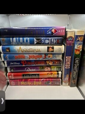 Vintage vhs tapes lion king, Anastasia, Batman, Pinocchio, Babe LOT